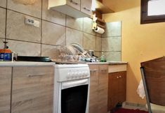 Others 7 Kostis Hause II
