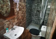 Others 5 Kostis Hause II