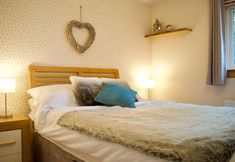 Others 5 Modern 2 Bedroom Ground Floor Flat With Parking