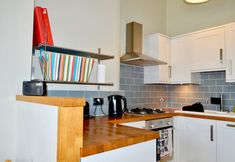 Others 5 Sophisticated Apartment In Heart Of Comely Bank