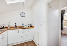 Others 6 Superb Central First Floor Studio Apartment #8