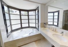 Others 3 Luxury Villa With Heated Pool