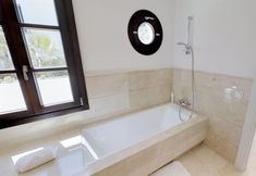 Others 6 Luxury Villa With Heated Pool