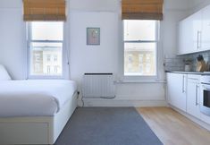 Others 2 Cosy Studio in West London, Fits 2