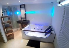 Others 4 Apartment With 2 Bedrooms in Waterloo, With Wifi