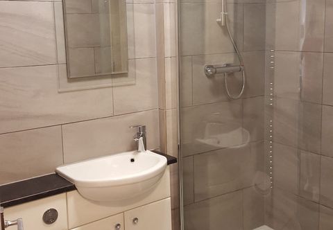 อื่นๆ Elmbrook