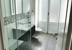 Others 6 Top Spot Residence