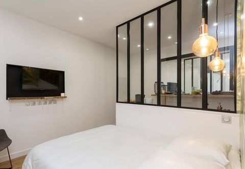 기타 Design inn CDM Pied de Tour Eiffel