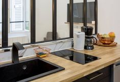 기타 5 Design inn CDM Pied de Tour Eiffel