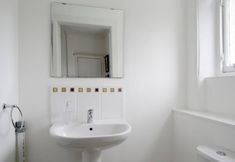 Others 3 2 Bedroom Bruntsfield Apartment