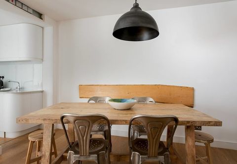 Others Beautiful 2BR Home in West Kensington, 6 Guests