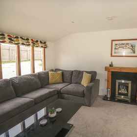 Kelyow 1, Hotel Deviock