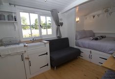 Others 6 Moonfrog Lets - Riverside Bothy