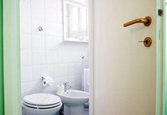 Others 4 Renewed, Colorful Flat for Families up to 7 Guests