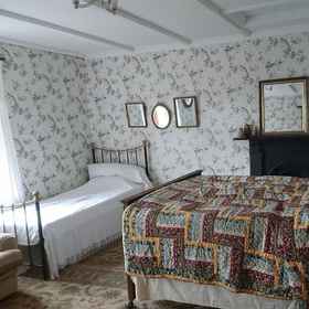 Middle Mill 1, Hotel Meidrim