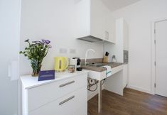Others 7 Stylish and Central Studio!