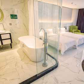 Fu Qian Ming Tai Service Apartment 1, Hotel Five Rams Statue