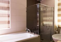 Others 3 Luxury Sky Suite Home in Bandar Utama