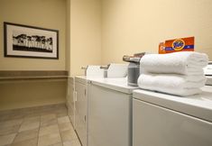 其他 7 Country Inn & Suites by Radisson, Newark, DE