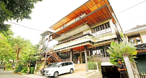 อื่นๆ 2 Triple Seven Bed and Breakfast