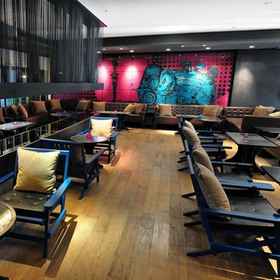 Khách sạn Tenface Bangkok 1, Khách sạn HOSTBKK Arts Center / Dance Studio