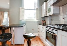 Others 3 Beautiful 2 bed in Heart of West London