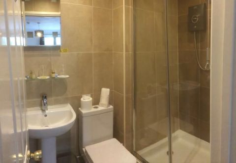 Lain-lain Swan at Stoford (The)