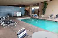 Swimming Pool Days Inn & Suites by Wyndham Clovis