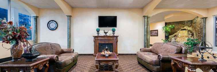 Lobby Days Inn & Suites by Wyndham Clovis