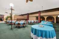 Functional Hall Days Inn & Suites by Wyndham Clovis