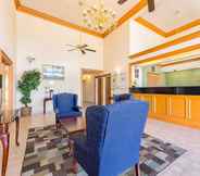 Lobby 4 Econo Lodge Inn & Suites Bentonville - Rodgers
