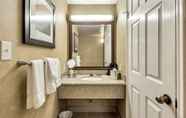 Toilet Kamar 3 Radisson Hotel Salt Lake City Airport