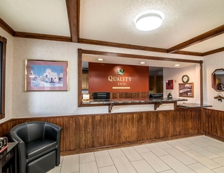 Lobi 2 Quality Inn Raton