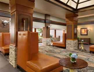 Lobby 2 Embassy Suites by Hilton Oklahoma City Will Rogers Airport