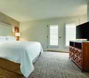 Bedroom 4 Embassy Suites by Hilton Scottsdale Resort