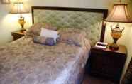 Bedroom 2 Fitzgerald Hotel