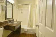 In-room Bathroom Rodeway Inn & Suites