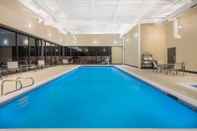 Swimming Pool Wyndham Garden Texarkana