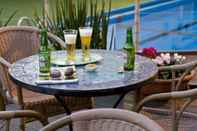 บาร์ คาเฟ่ และเลานจ์ Leonardo Beach Tel Aviv