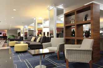 Lobby 4 Renaissance London Heathrow Hotel