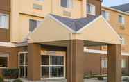 Bangunan 2 Fairfield Inn & Suites Holland