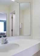 BATHROOM Extended Stay America Suites - Bristol