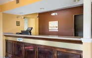 Lobi 5 Econo Lodge Inn & Suites