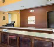 Lobby 5 Econo Lodge Inn & Suites