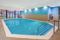 Swimming Pool La Quinta Inn & Suites by Wyndham Salisbury