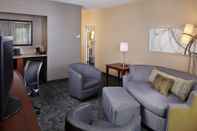 Common Space Courtyard by Marriott Charlottesville