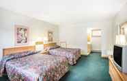 Bedroom 5 Travelodge by Wyndham Lake George NY