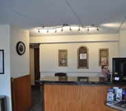 Lobby 6 Super 8 by Wyndham Petoskey