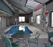 Swimming Pool 5 Super 8 by Wyndham Petoskey