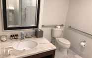 Toilet Kamar 4 Hotel Triton